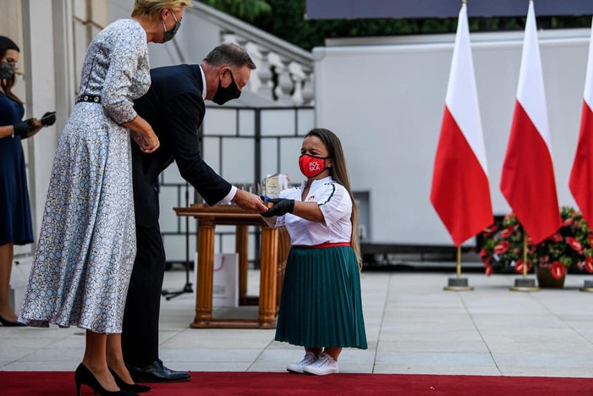 Justyna Kozdryk nominację odebrała z rąk prezydenta Andrzeja...