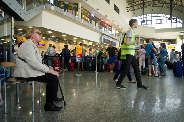 W ubiegłym roku liczba pasażerów przekroczyła znów 300 tysięcy. Najgorszy był dla bydgoskiego lotniska rok 2014.