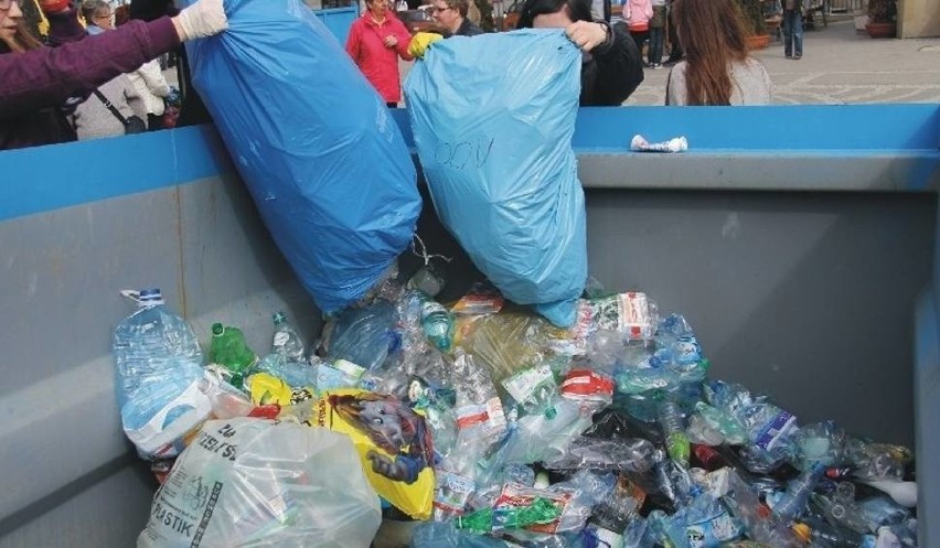 Nowe stawki za wywóz śmieci w Słupsku. Urzędnicy roznoszą decyzje 