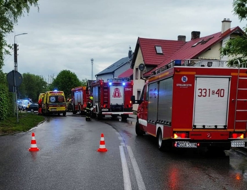 Sobowidz (powiat gdański): Czołowe zderzenie dwóch pojazdów osobowych. Dwie osoby poszkodowane. Utrudnienia w ruchu. 29.05.2022