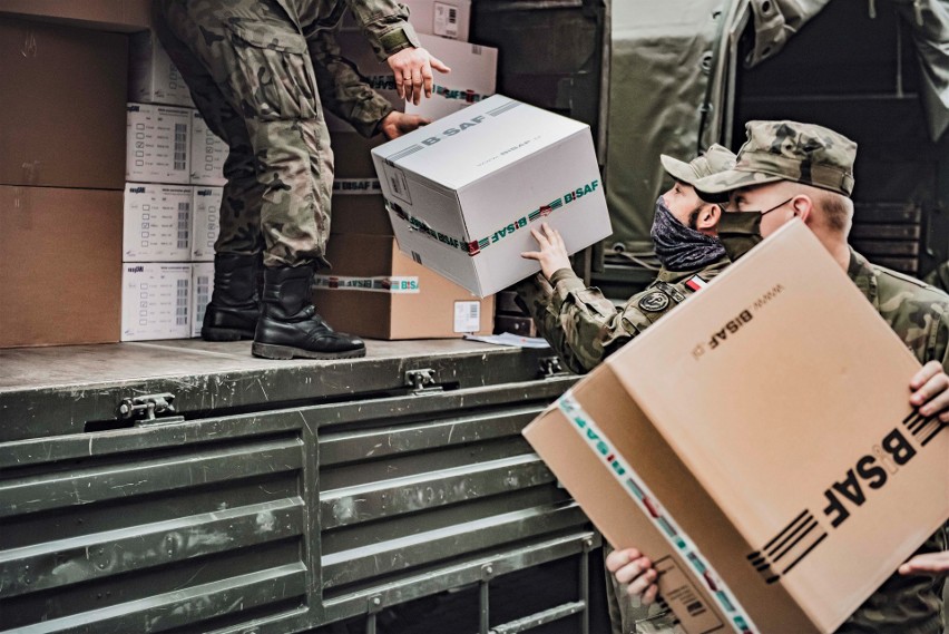 Ponad 13 milionów maseczek dostarczą do samorządów żołnierze 3. Podkarpackiej Brygady Obrony Terytorialnej [ZDJĘCIA]