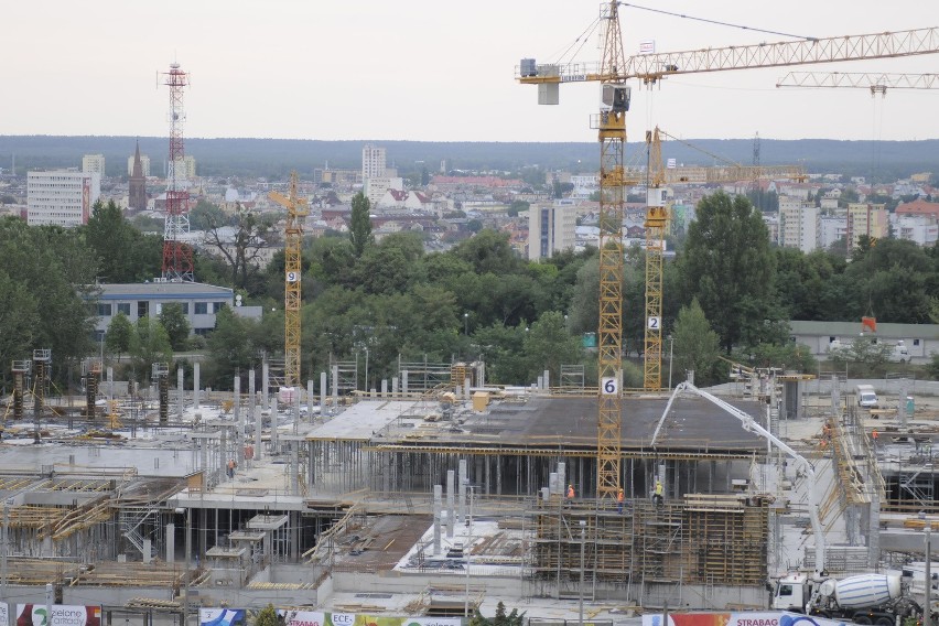 - Praktycznie każdej nocy trwają na terenie budowy jakieś...