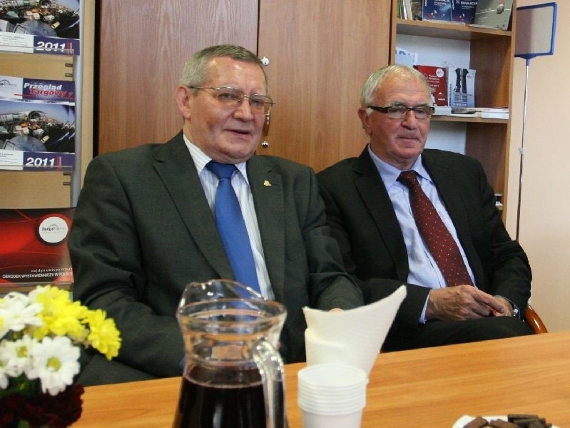 Adam Olkowicz (z lewej), wiceprezes do spraw zagranicznych...