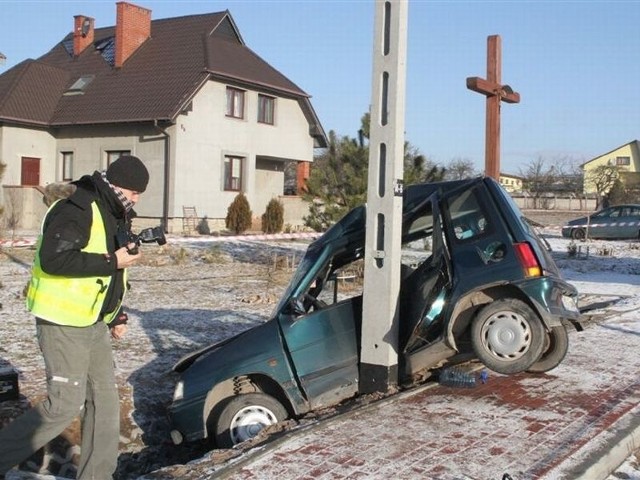 Na miejscu tragedii na drodze do Bielin.