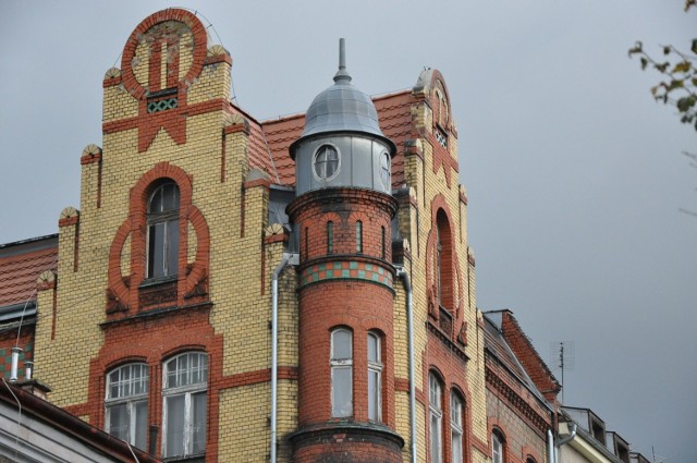 Sprawdziliśmy: przedwojenna kamienica przy ul. Sybiraków w Kluczborka nie jest nawiedzona. Ludzie mieszkają tutaj także na III piętrze i żadnych duchów nie widzieli.