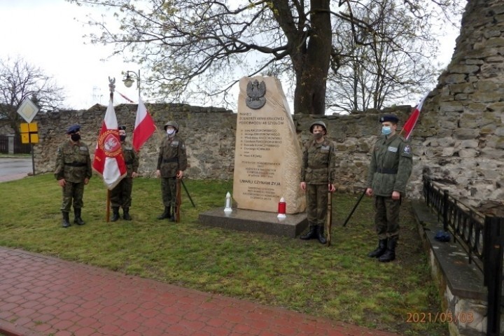 W Szydłowie uczcili rocznicę uchwalenia Konstytucji 3 Maja (ZDJĘCIA)