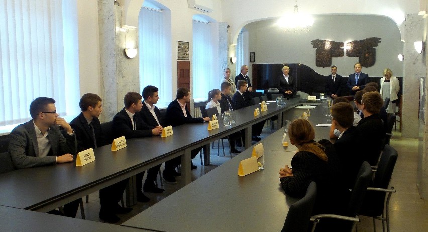 Inauguracyjna sesja Młodzieżowej Rady Miasta w Olkuszu