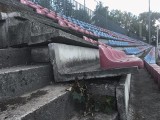 Krzesełka pękają, trybuny się zapadają. Stadion w Wodzisławiu Śląskim wymaga remontu