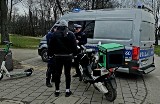 Policjanci ścigali w Łodzi młodego Turka jadącego skuterem po ścieżce rowerowej. Nie reagował na widok policji. Jak się tłumaczył? 