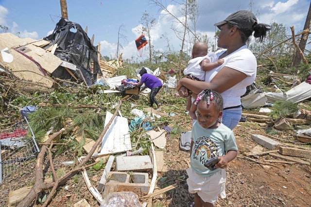 Co najmniej jedna osoba zginęła, a 25 zostało rannych po przejściu tornada przez miasto Louin