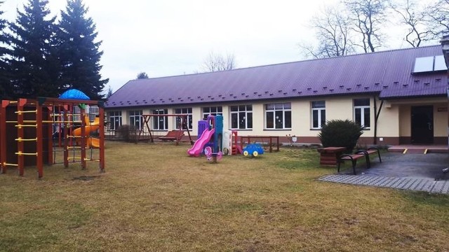 Likwidację Szkoły Podstawowej w Maciejowicach planowano od prawie 20 lat. Znów oparła się temu, a rodzice mają nadzieję na jej rozbudowę