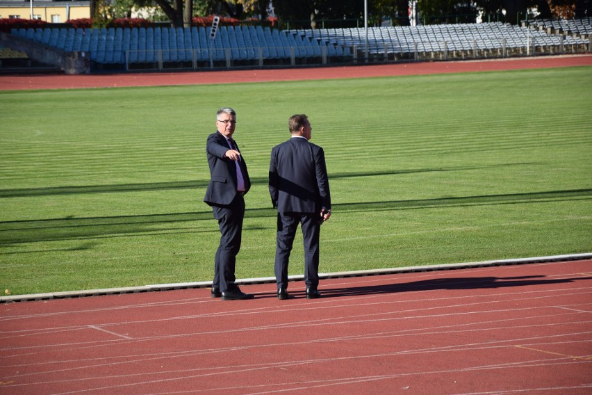 Prezydent Janusz Kubicki omawiał kwestię budowy stadionu...