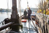 Francuski żeglarz wkrótce opuści Bydgoszcz, bo na próbę otworzą śluzę Okole