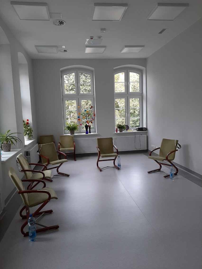 Odnowiona klinika psychiatrii na Broniewskiego w Szczecinie. Ta inwestycja trwała pięć lat. ZDJĘCIA