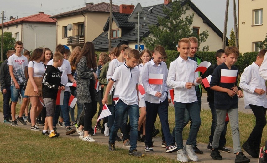 Młodzież ze Stadnickiej woli uczciła swych patronów. W czwartek odbyło się szkolne święto [ZDJĘCIA]