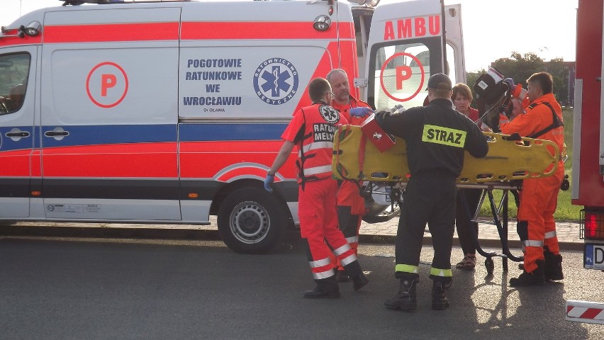 Wypadek w Jelczu-Laskowicach. Naczepa przygniotła mężczyznę