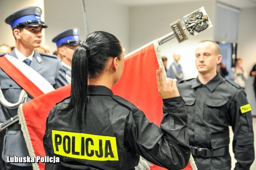 Kolejna grupa policjantów złożyła w Komendzie Wojewódzkiej...