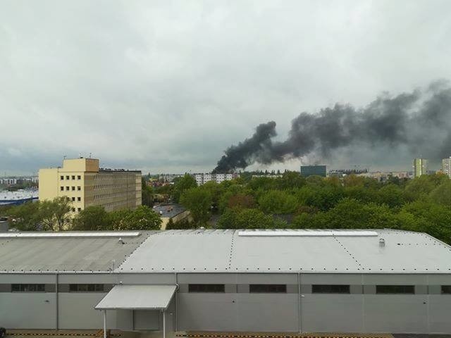 Pożar hali styropianowej przy ul. Cukrowej w Szczecinie [ZDJĘCIA, WIDEO]