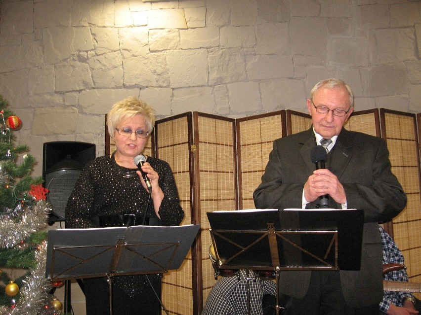 Wiersze czytali: Hanna Zembrzycka i Jacek Kowalczewski.