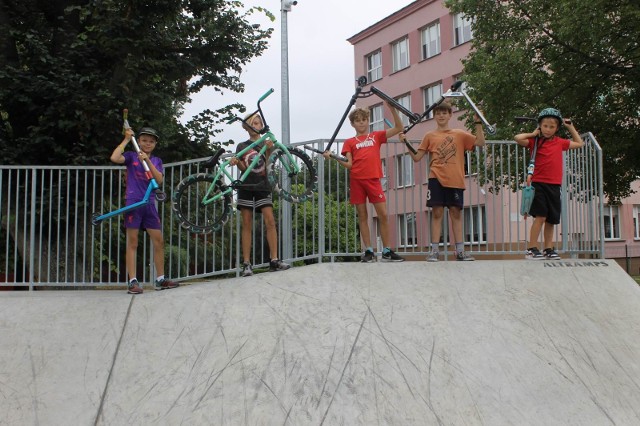 Tak się bawią w skateparku w Chełmnie