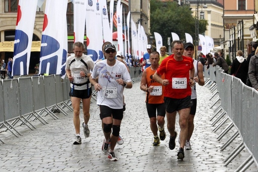 Maraton Wrocław - ZDJĘCIA - zawodnicy z numerami 1801 - 2000