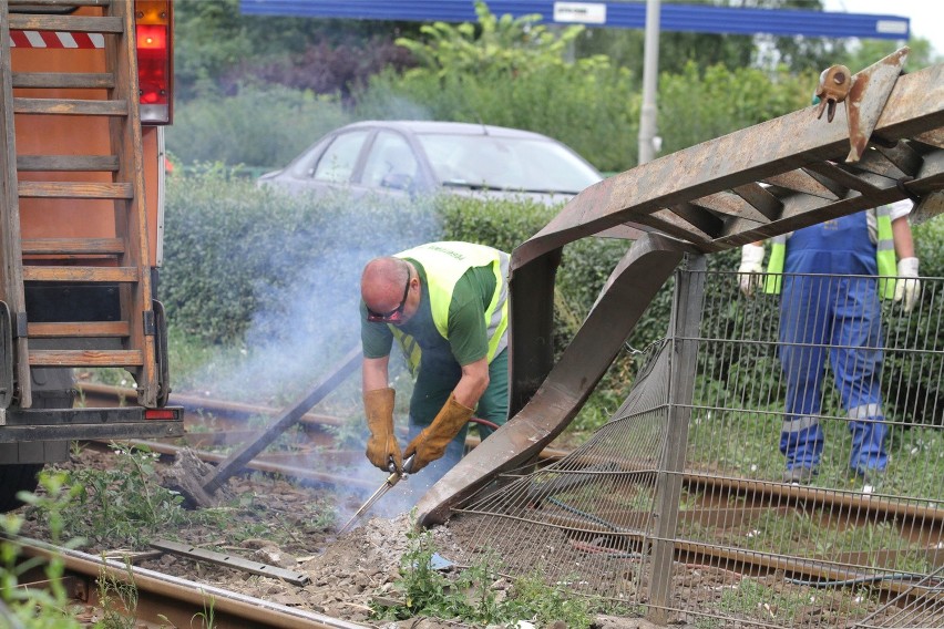 Wypadek na ulicy Żmigrodzkiej. 24 lipca wykoleił się tutaj...