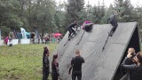 Commando Race Kraków 2018. Ekstremalny bieg z przeszkodami na poligonie na Pasterniku przyniósł kilkuset uczestnikom wielką frajdę [ZDJĘCIA]