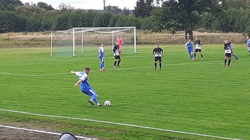 Hummel 4.liga świętokrzyska. Orlicz Suchedniów - Stal Kunów 2:4. Gospodarze kończyli w 9! Zobaczcie zapis transmisji i zdjęcia 