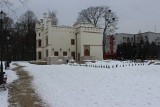 Pałac Tiele-Wincklerów w Bytomiu zimową porą. Odrestaurowany zabytek zachwyca o każdej porze roku 