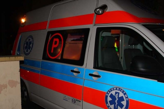 Ranny 26-letni pasażer volkswagena został przewieziony do szpitala.