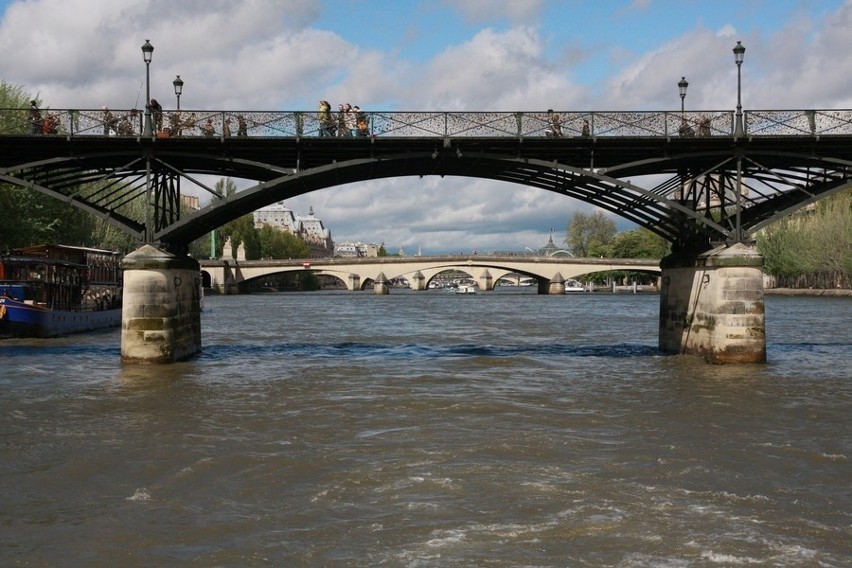 Most Zakochanych jest jedną z atrakcji Paryża