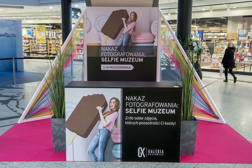 Nakaz fotografowania: Selfie Muzeum w Galerii Krakowskiej,...