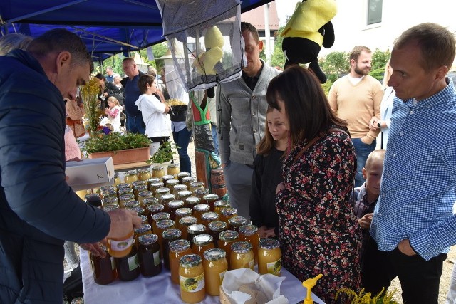 Miodobranie oraz festiwal smaków stają się już tradycją w Biskupicach (powiat wielicki). Atrakcyjne wydarzenie kusi tłumy dzieci i dorosłych