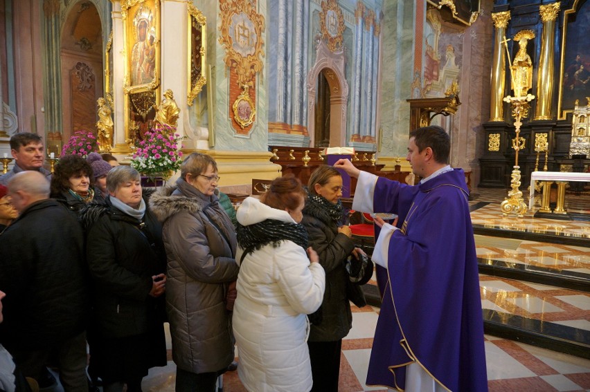 Koniec karnawału. Katolicy rozpoczęli Wielki Post