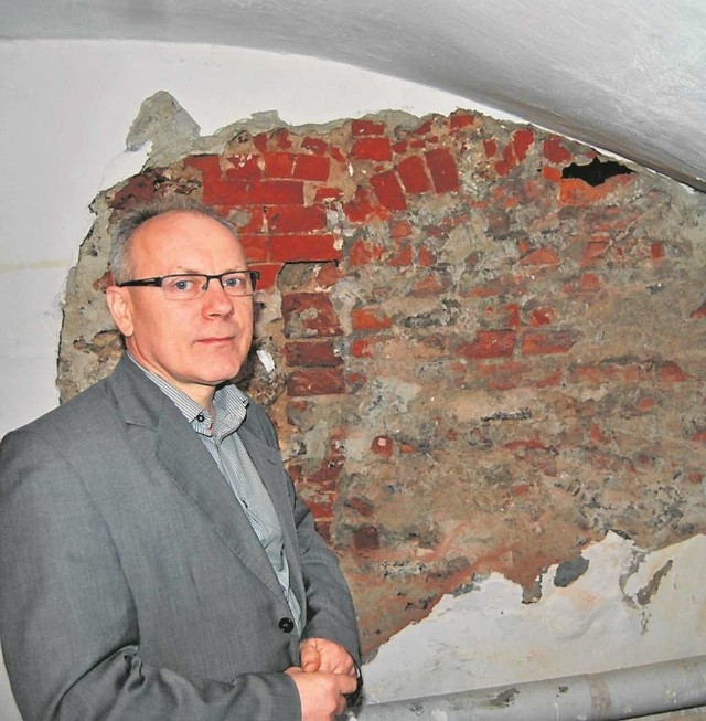 Zbigniew Mazur nie rezygnuje z odkopania lochów, które prawdopodobnie są za tą ścianą. Najpierw trzeba przygotować dokumentację