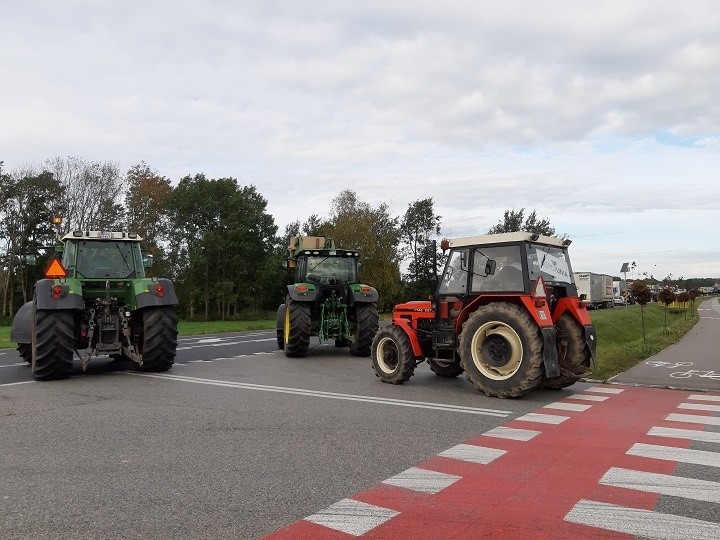 Sznur pełzających traktorów. Rolnicy protestowali w Ciasnej...
