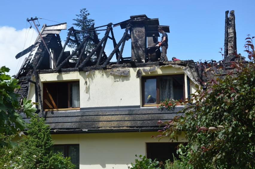 Halny na Podhalu. Konar przygniótł matkę i dzieci, spłonął dom