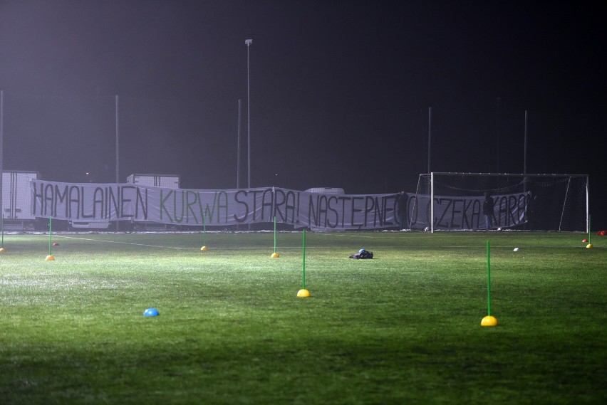 Decyzja o przenosinach piłkarza do stolicy wzburzyła kibiców...