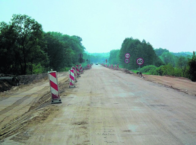 Przebudowa liczącego 1,7 kilometra odcinka drogi  od mostu na Wiśle koło Solca do skrzyżowania z drogą numer 754 trwała kilka miesięcy.