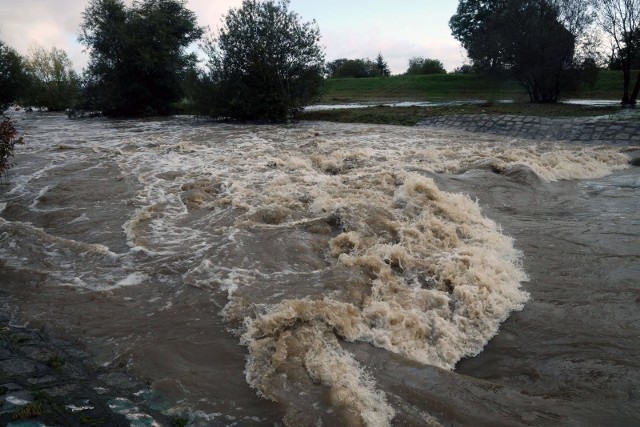 Podnoszą się stany wód na rzekach