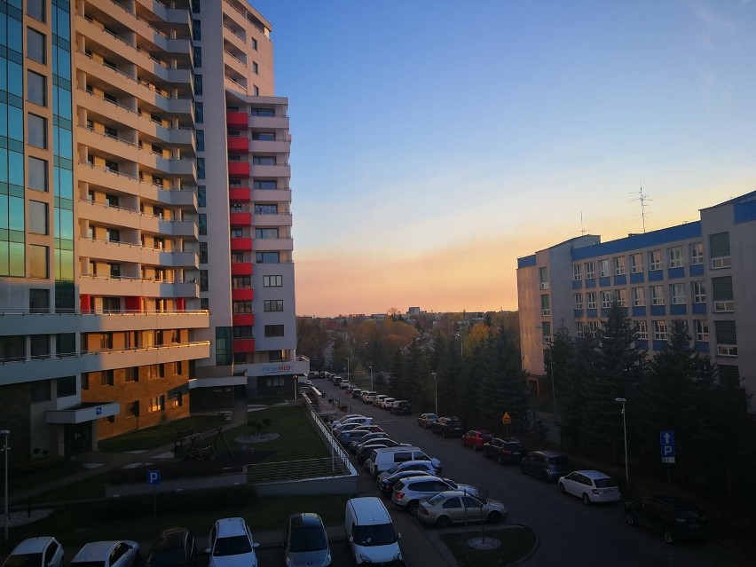 Pożar w Biebrzańskim Parku Narodowym. Chmura dymu dotarła nad Białystok (zdjęcia)