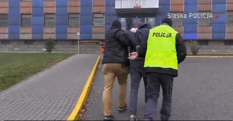 Policjanci z Katowic zatrzymali pseudokibiców z narkotykami [ZDJĘCIA]