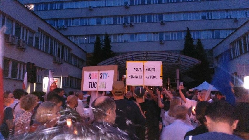 Kraków. Kolejny dzień protestów. Tym razem pod hasłem "Idziemy po trzecie VETO" [ZDJĘCIA]