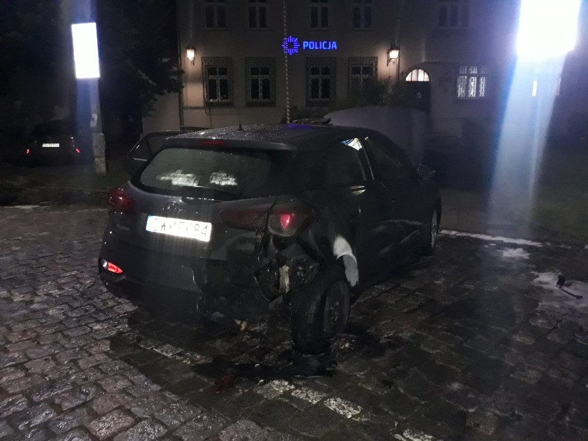 Pod komisariatem we Wrocławiu spłonął radiowóz 14.10.2021