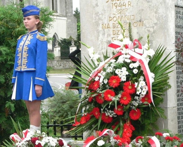 Tu, przed pomnikiem ku czci poległych i pomordowanych odbędą się główne uroczystości obchodów 70. rocznicy pacyfikacji Skalbmierza.