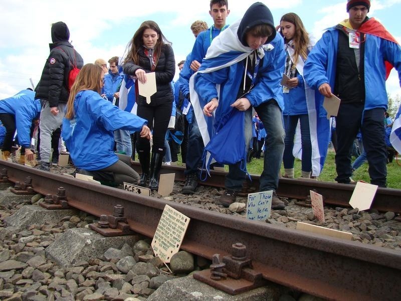 26 Marsz Żywych przeszedł z byłego niemieckiego obozu Auschwitz I do Auschwitz II Birkenau