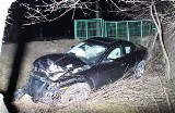 Przeciął słup nową mazdą: dwie osoby ranne, zniszczone auto i 5 godzin bez prądu