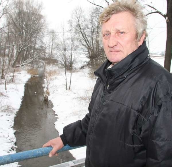 W tym roku rów odwadniający wieś i pola oczyścimy we własnym zakresie - mówi Konrad Pietrek, sołtys Kępy.