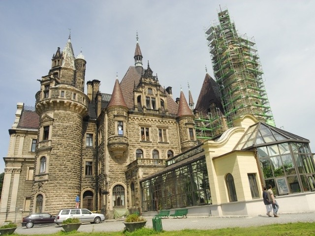 Pałac będzie przerobiony na hotel, a pacjenci CTN leczeni w zbudowanym kilkaset metrów dalej pawilonie.