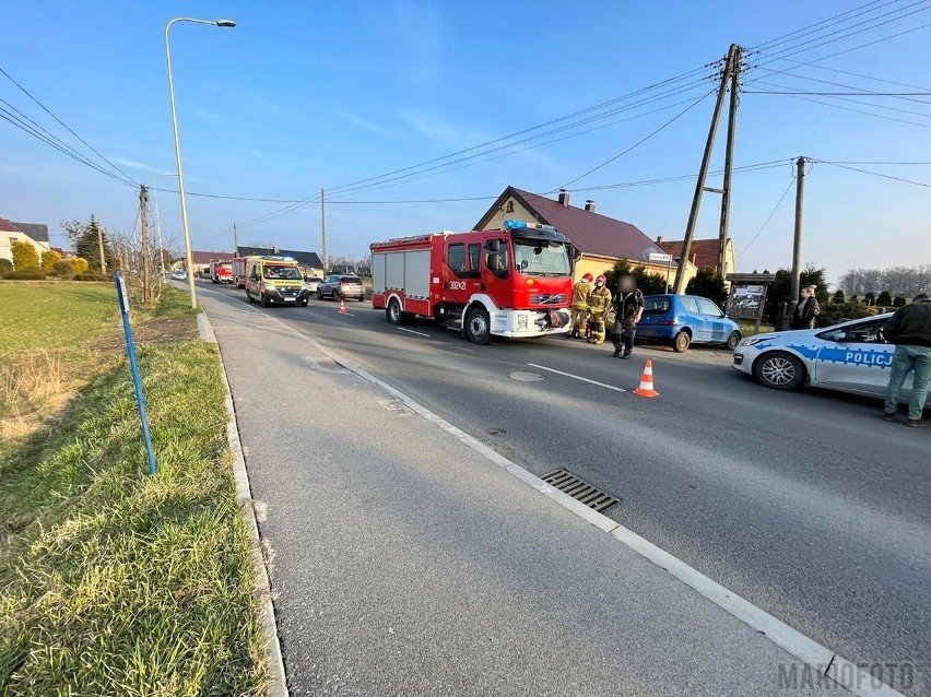 Opole. Wypadek w Żerkowicach. Fiat zjechał z drogi i uderzył...